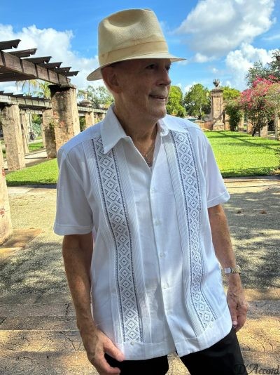 Men's Dual Embroidery Guayabera Style Shirt White D'Accord 5956 NEW !